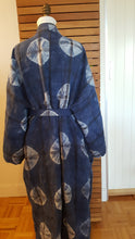 Load image into Gallery viewer, blue patterened kimono back view