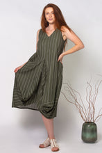 Load image into Gallery viewer, knee length green dress front
