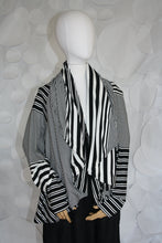 Load image into Gallery viewer, CIRCLE SWEATER BLACK-WHITE STRIPE
