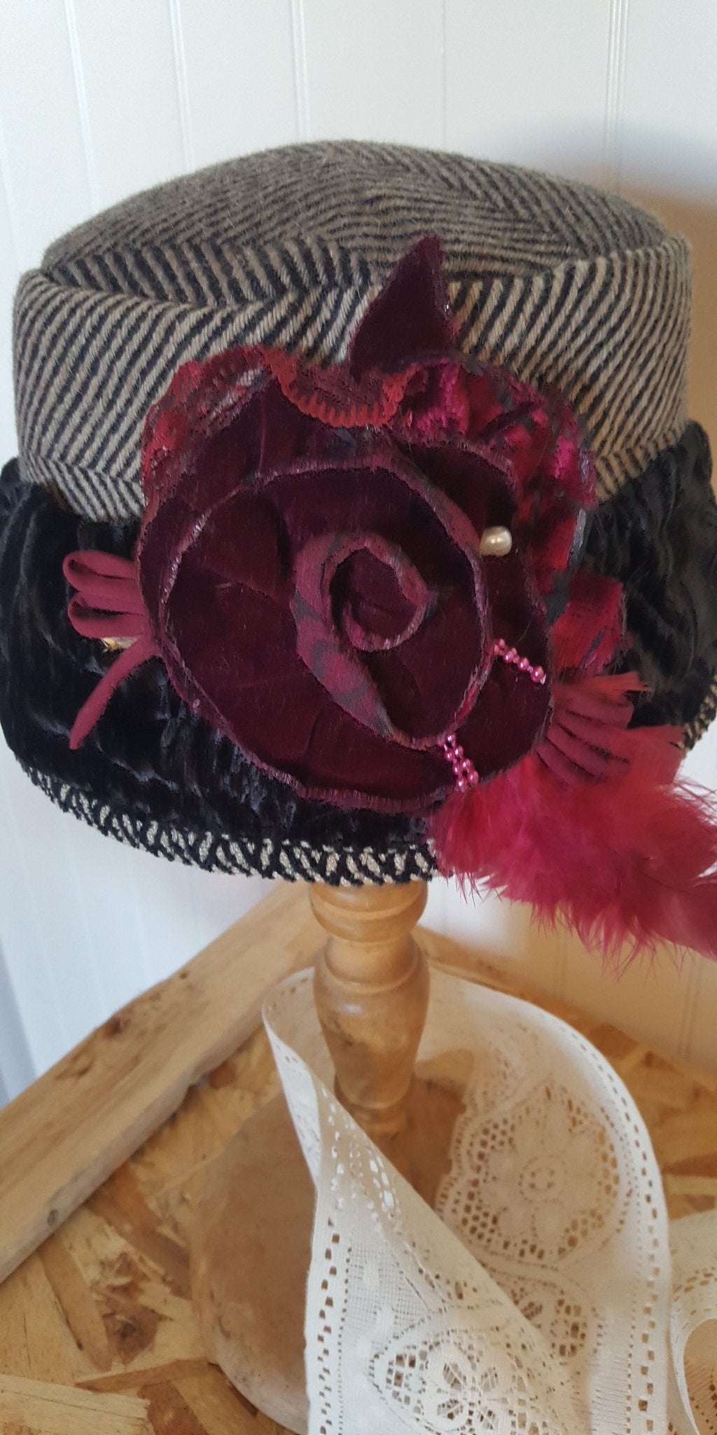 DRAPED BUCKET HAT in WOOL HERRINGBONE TWEED with colourful finishings 